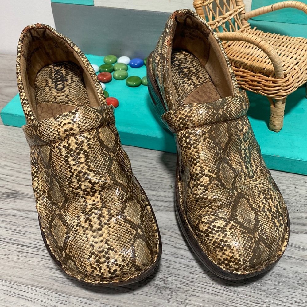 Bolo Andria Snake-Print Clogs-Size 7